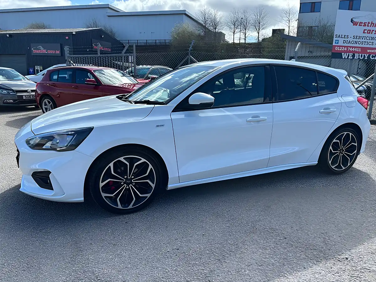 Used 2019 Ford Focus ST-Line X White - Interior and Exterior details 16