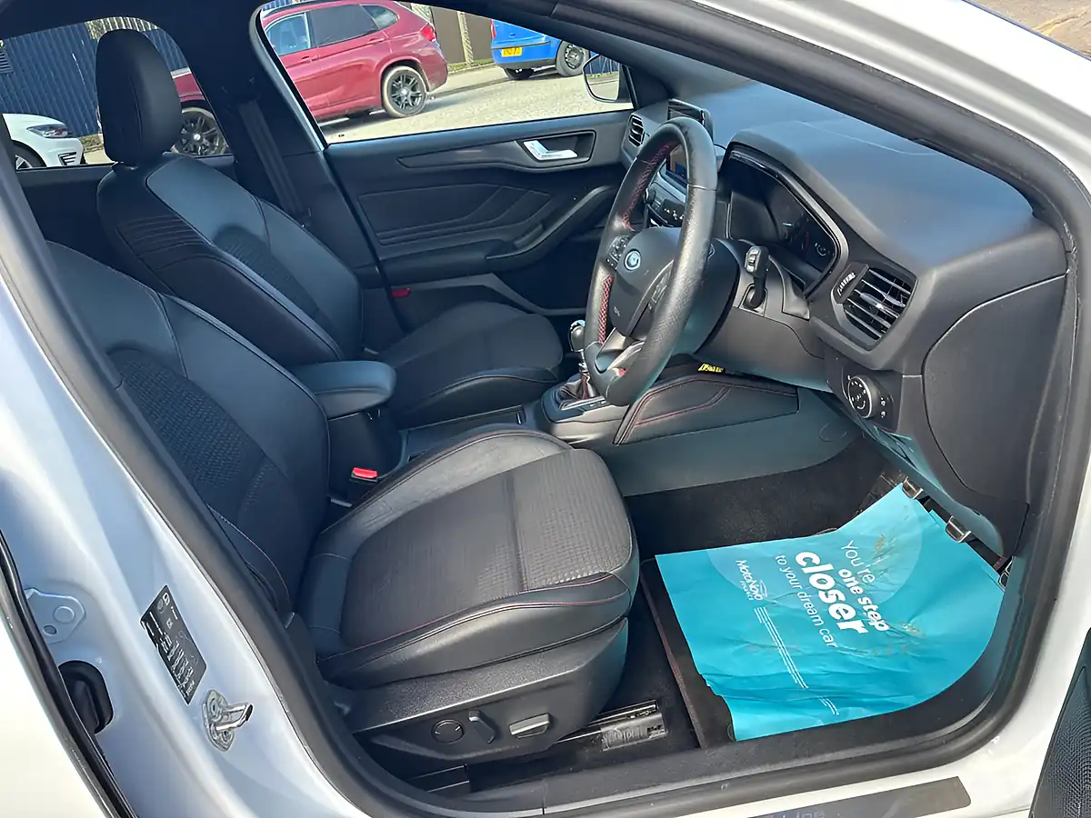 Used 2019 Ford Focus ST-Line X White - Interior and Exterior details 3