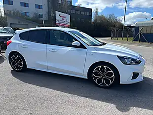 Used 2019 Ford Focus ST-Line X White - Interior and Exterior details 6
