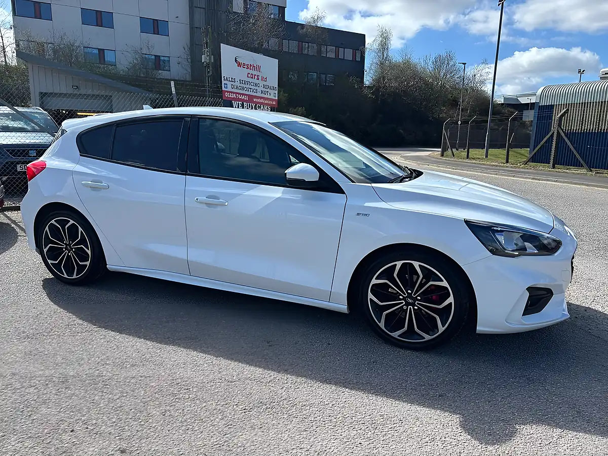 Used 2019 Ford Focus ST-Line X White - Interior and Exterior details 6