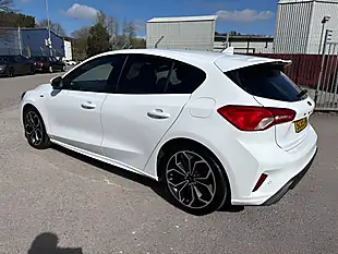 Used 2019 Ford Focus ST-Line X White - Interior and Exterior details 7