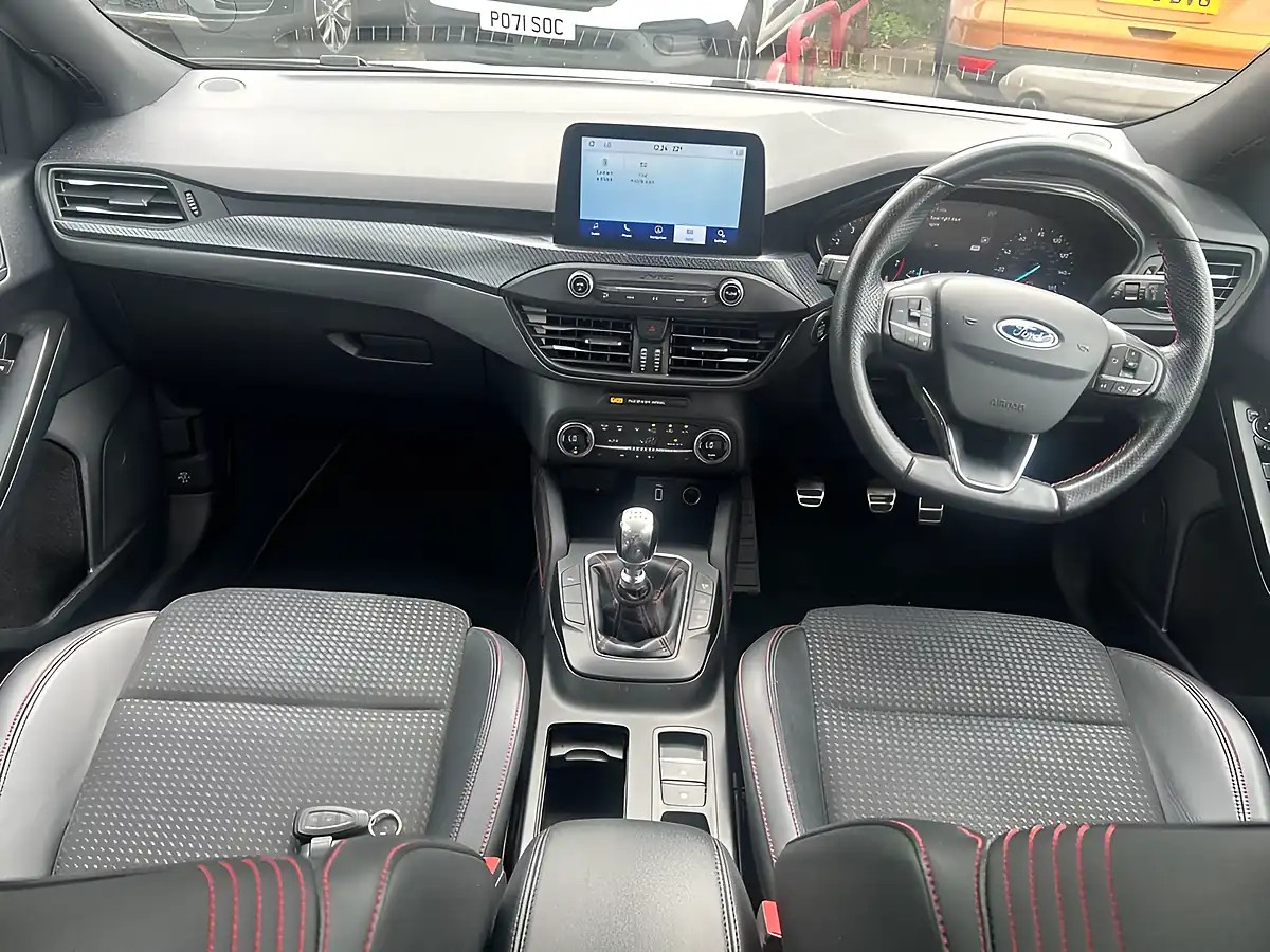 Used 2019 Ford Focus ST-Line X White - Interior and Exterior details 10