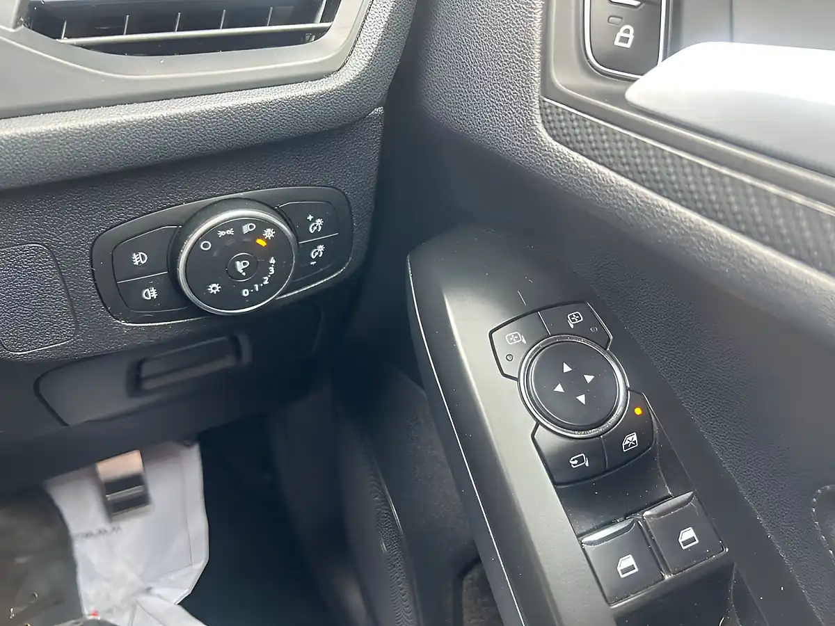 Used 2019 Ford Focus ST-Line X White - Interior and Exterior details 13