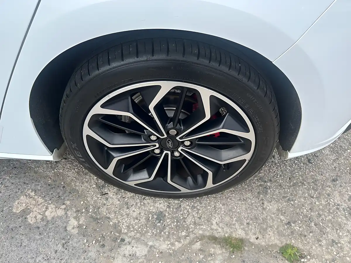 Used 2019 Ford Focus ST-Line X White - Interior and Exterior details 16