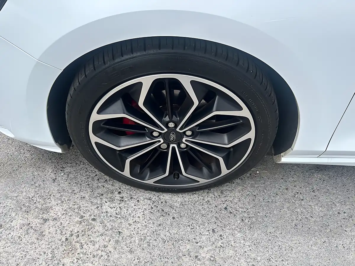 Used 2019 Ford Focus ST-Line X White - Interior and Exterior details 17