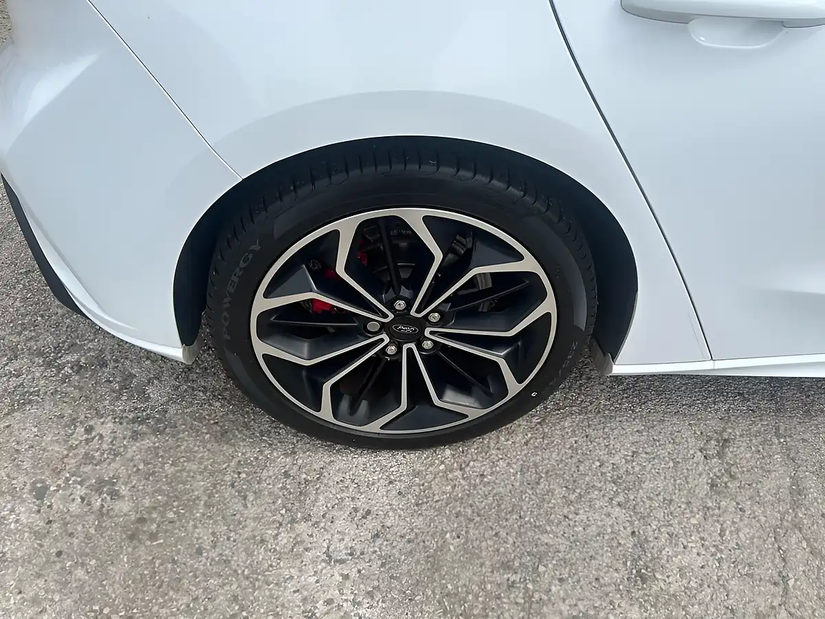 Used 2019 Ford Focus ST-Line X White - Interior and Exterior details 18