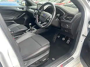 Used 2019 Ford Focus ST-Line X White - Interior and Exterior details 9
