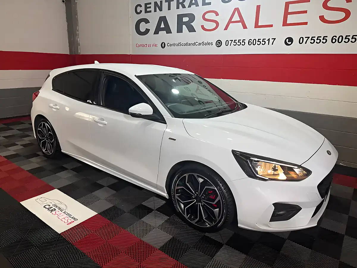 Used 2019 Ford Focus ST-Line X White - Front View