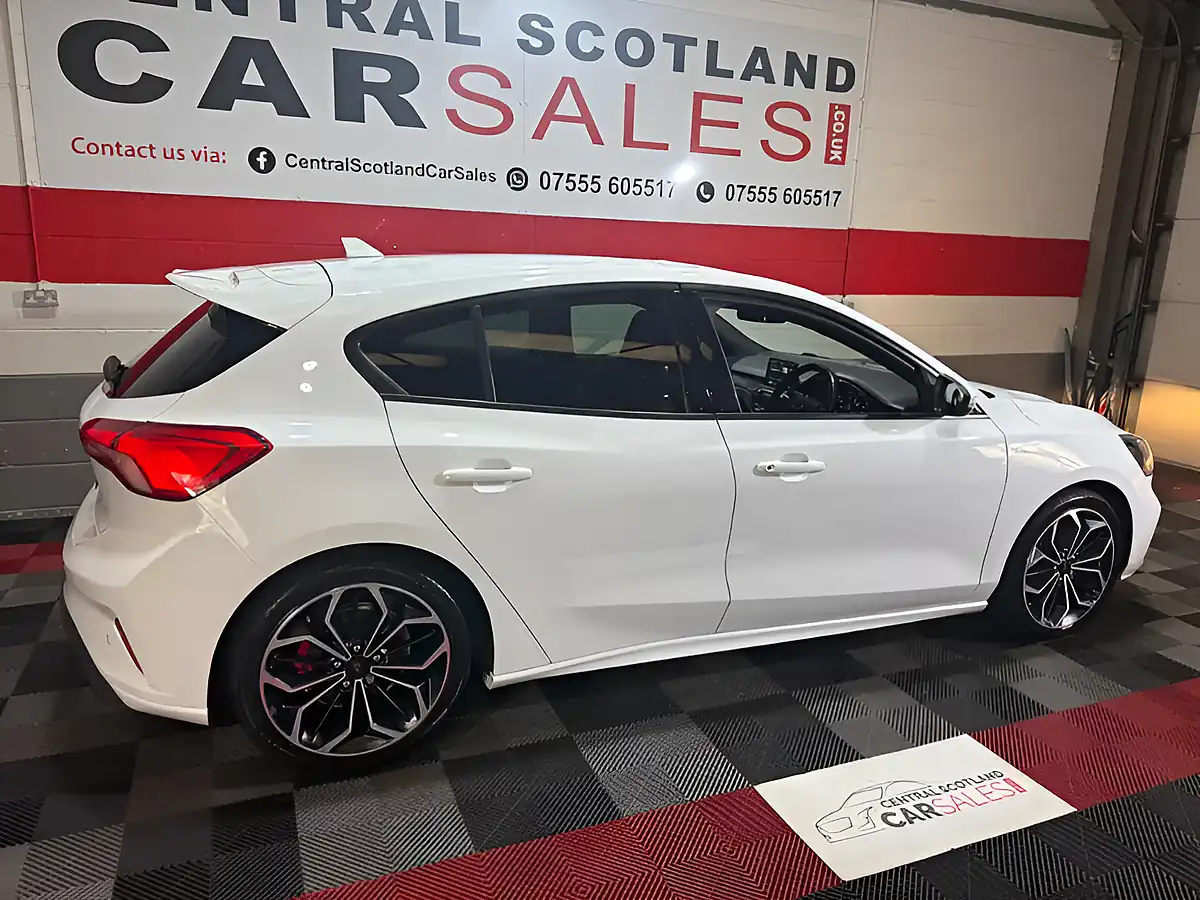 Used 2019 Ford Focus ST-Line X White - Interior and Exterior details 12