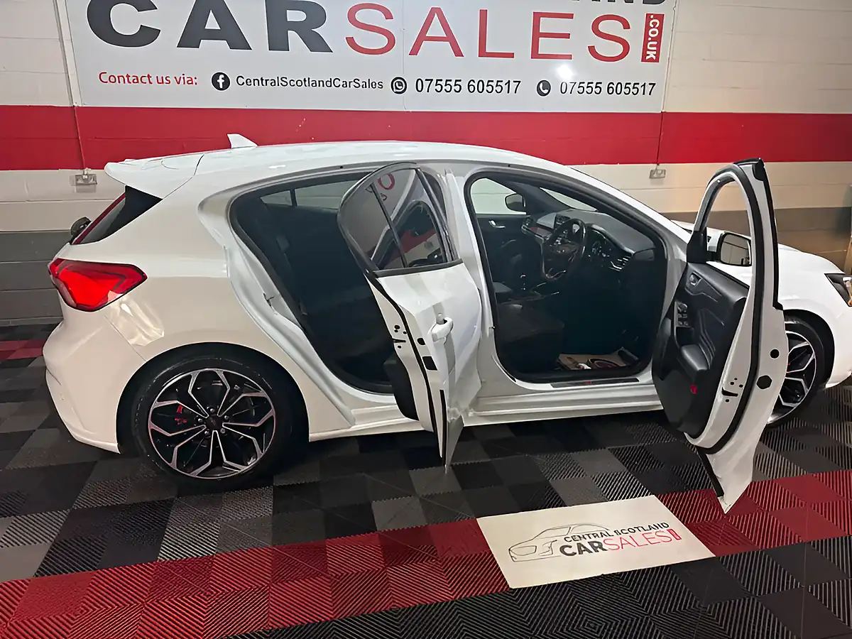 Used 2019 Ford Focus ST-Line X White - Interior and Exterior details 13