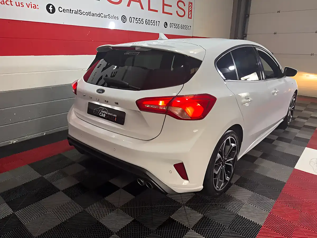 Used 2019 Ford Focus ST-Line X White - Interior and Exterior details 14