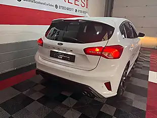 Used 2019 Ford Focus ST-Line X White - Interior and Exterior details 16