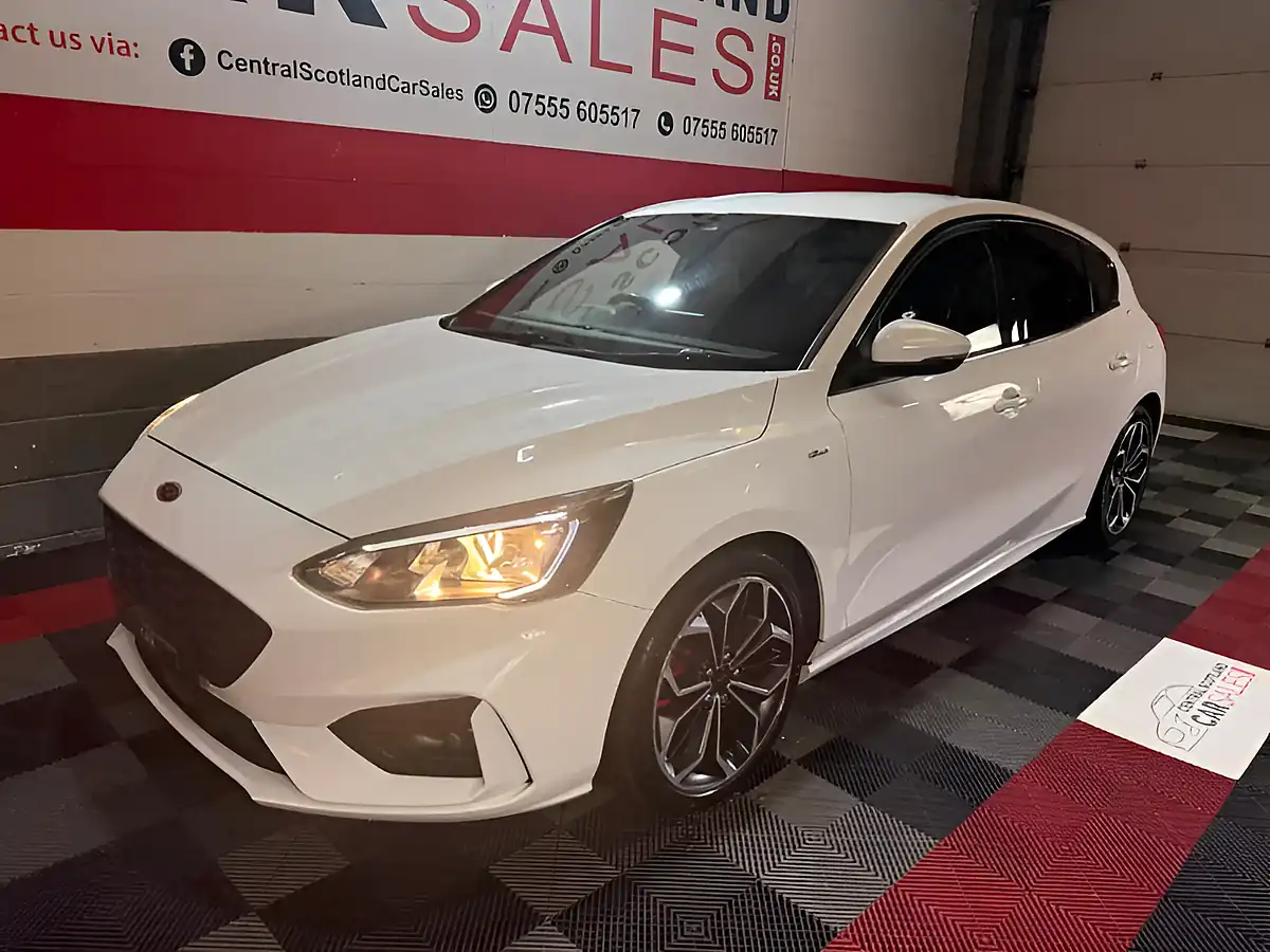 Used 2019 Ford Focus ST-Line X White - Interior and Exterior details 3