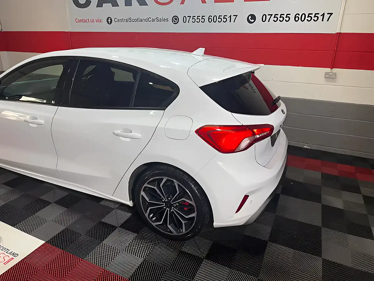 Used 2019 Ford Focus ST-Line X White - Interior and Exterior details 7