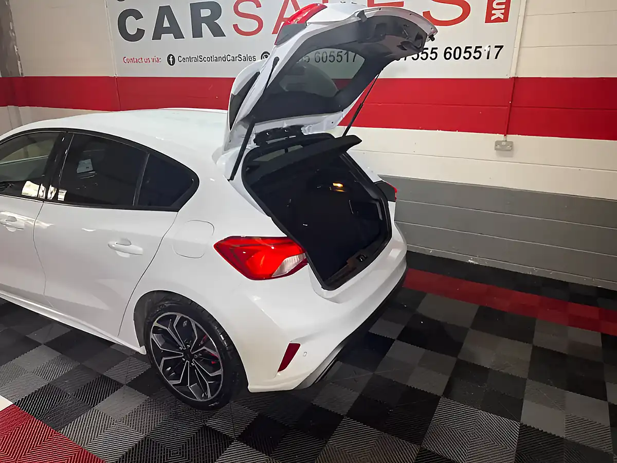 Used 2019 Ford Focus ST-Line X White - Interior and Exterior details 8