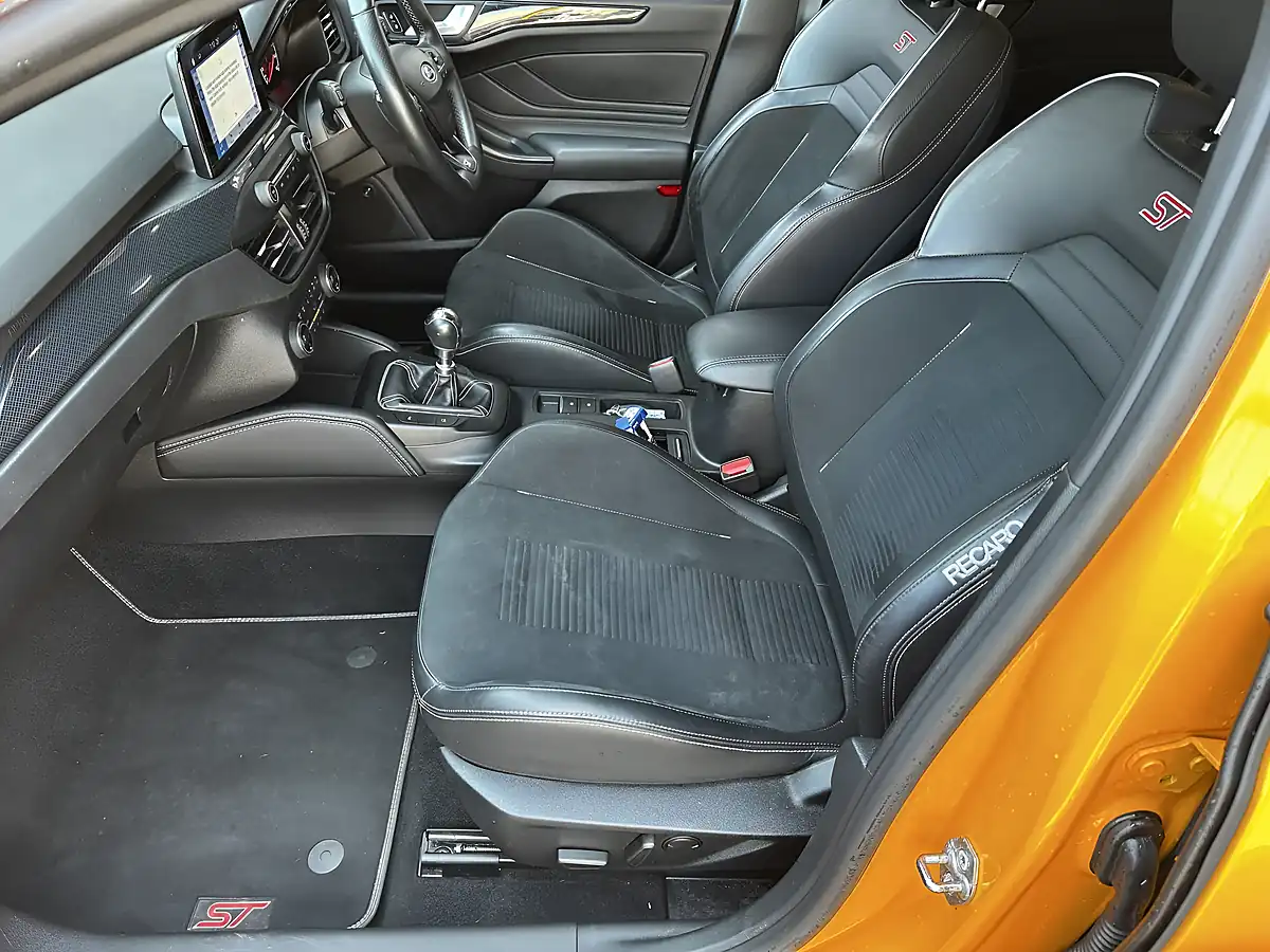 Used 2019 Ford Focus ST Orange - Interior and Exterior details 4