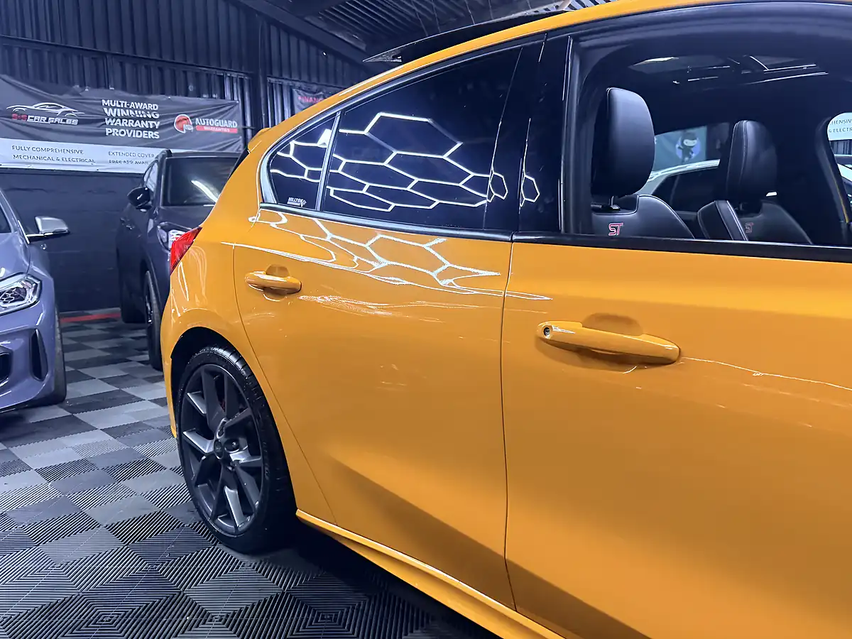 Used 2019 Ford Focus ST Orange - Interior and Exterior details 12
