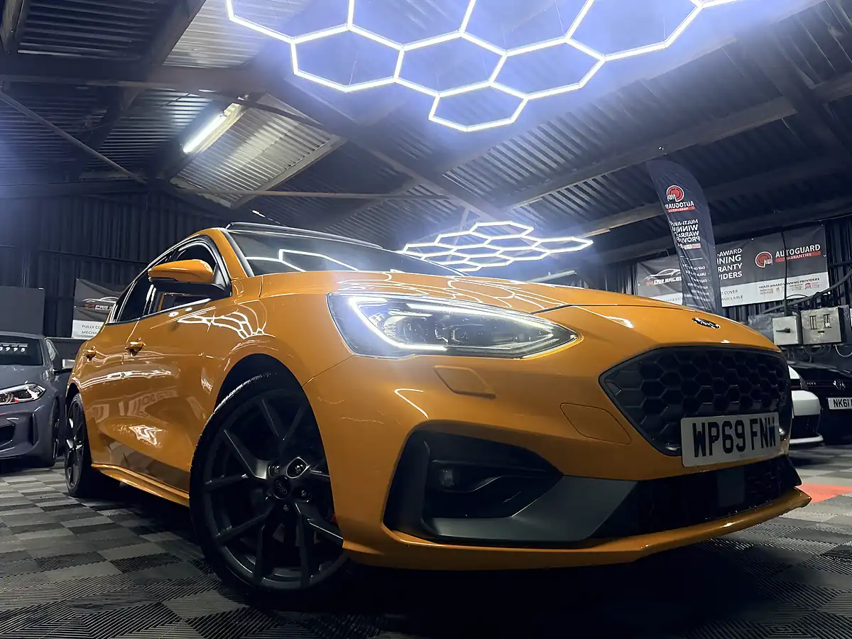 Used 2019 Ford Focus ST Orange - Interior and Exterior details 2
