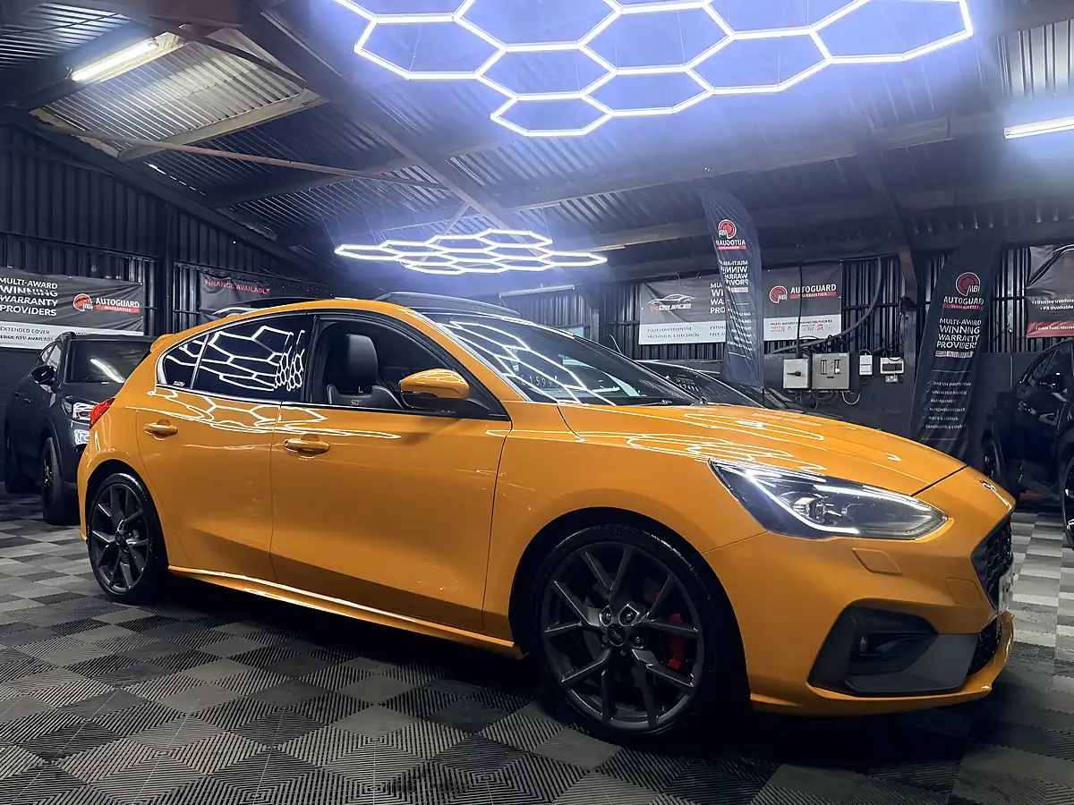 Used 2019 Ford Focus ST Orange - Interior and Exterior details 4