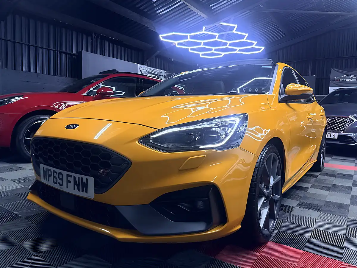 Used 2019 Ford Focus ST Orange - Interior and Exterior details 5
