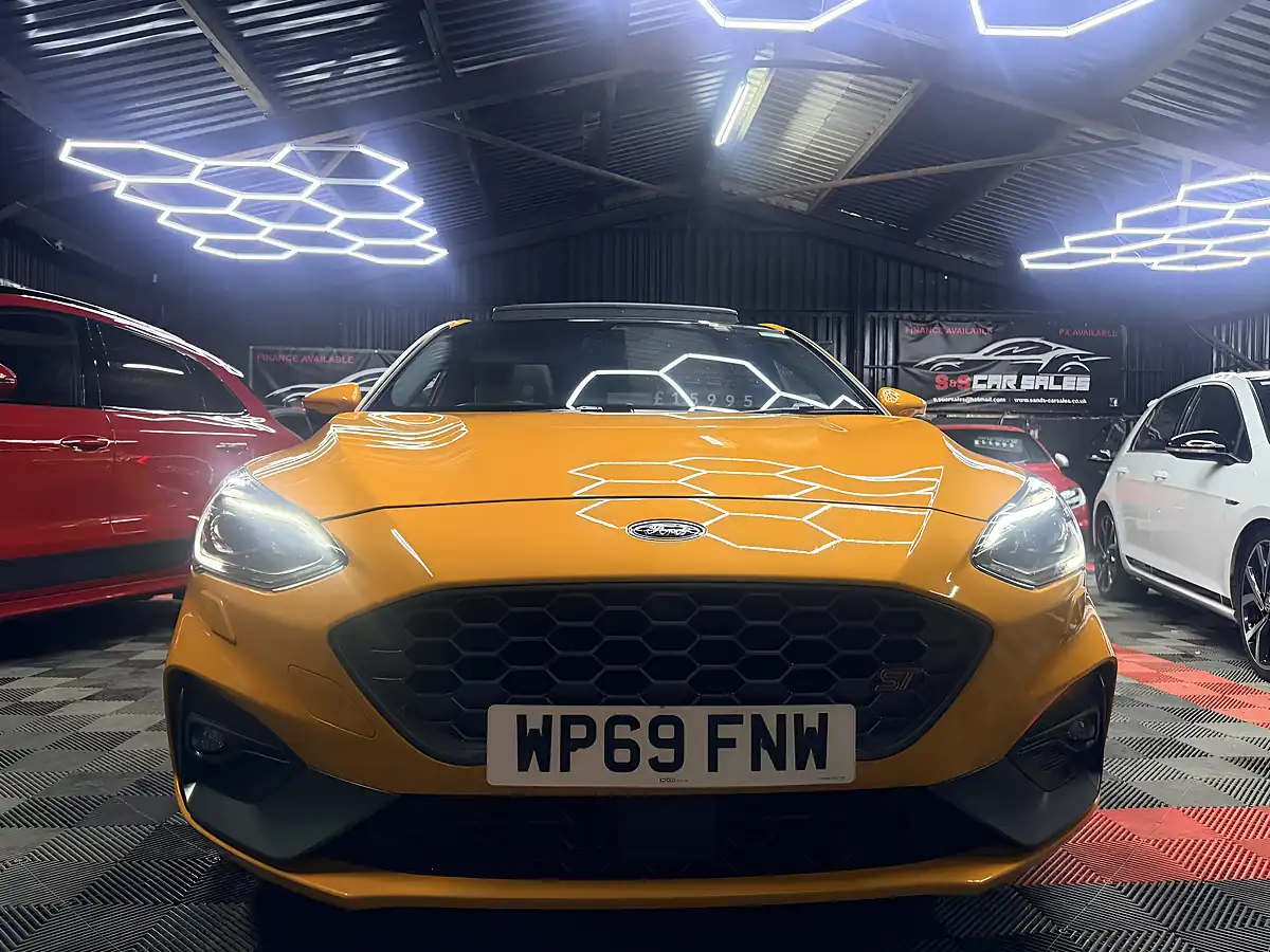 Used 2019 Ford Focus ST Orange - Interior and Exterior details 6