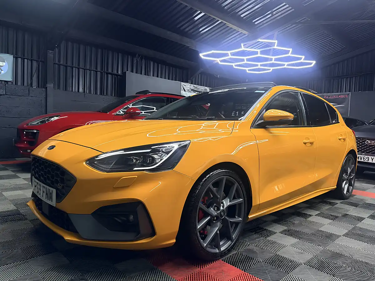 Used 2019 Ford Focus ST Orange - Interior and Exterior details 7