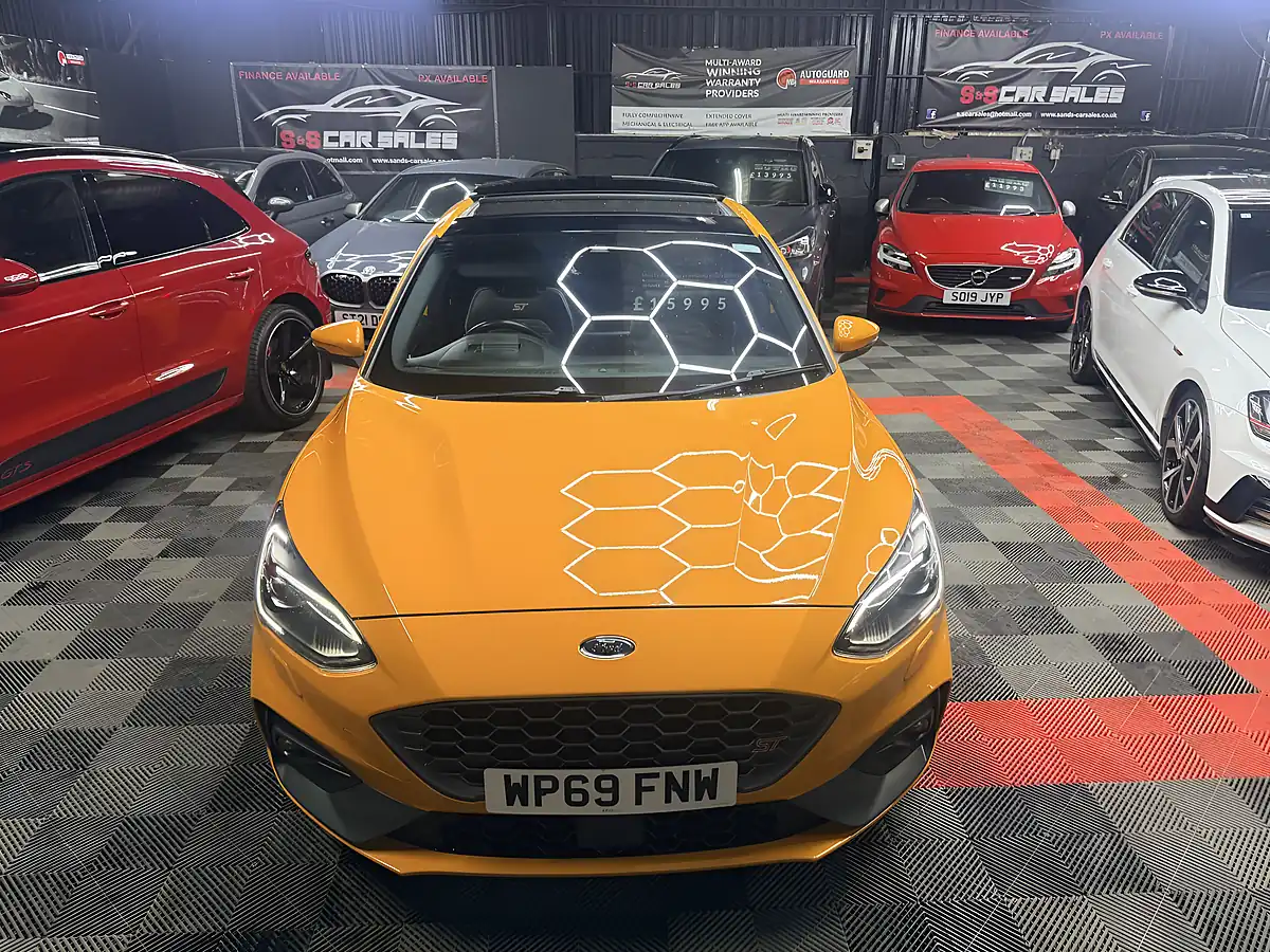 Used 2019 Ford Focus ST Orange - Interior and Exterior details 8