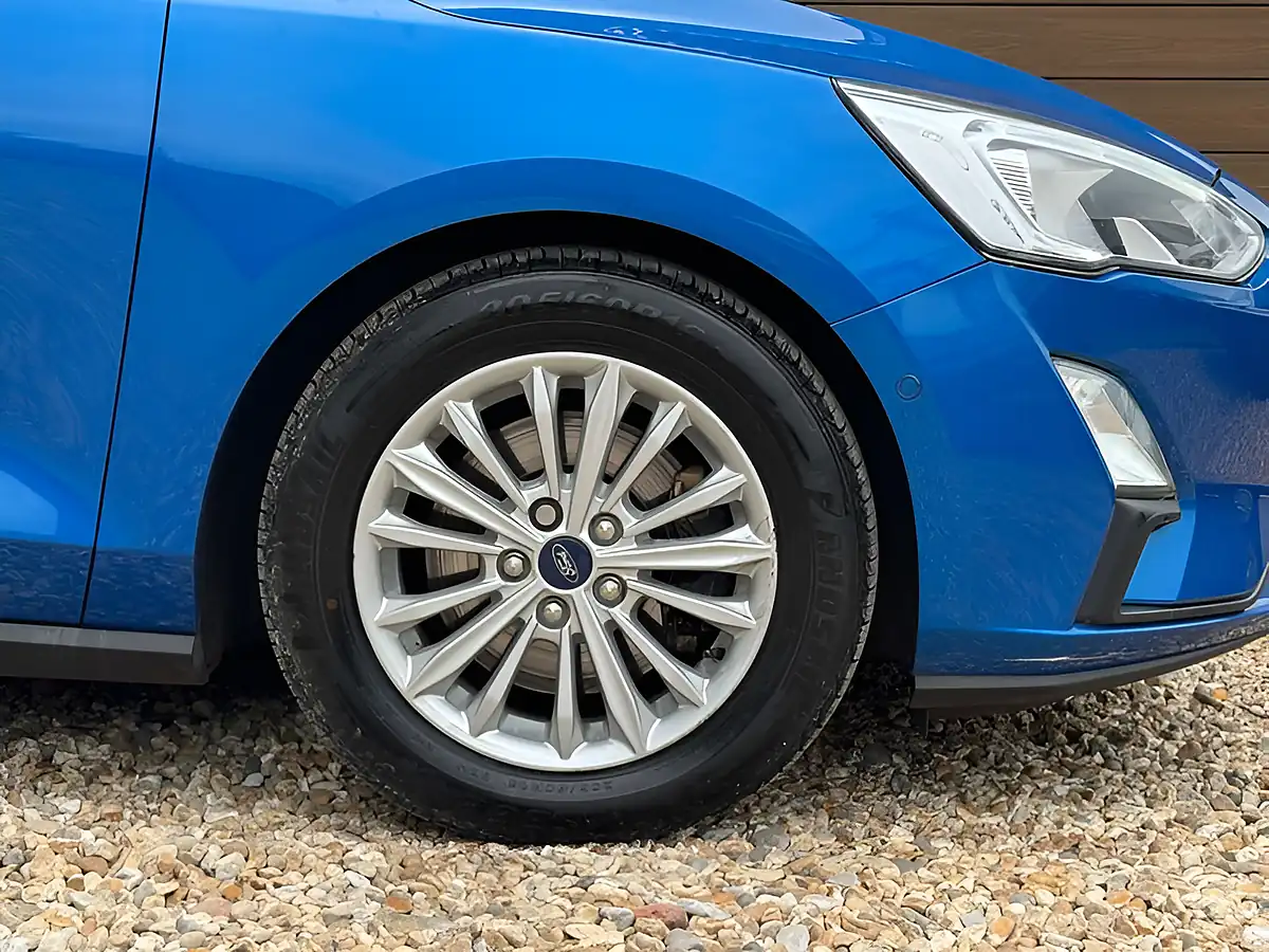 Used 2019 Ford Focus Titanium Blue - Interior and Exterior details 10