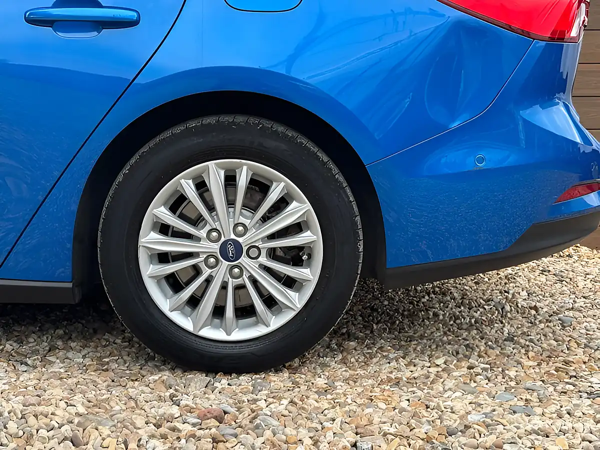 Used 2019 Ford Focus Titanium Blue - Interior and Exterior details 11