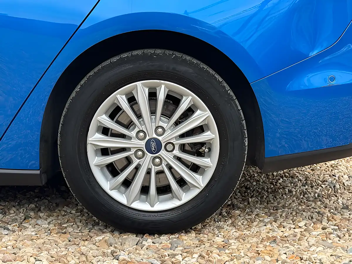 Used 2019 Ford Focus Titanium Blue - Interior and Exterior details 12