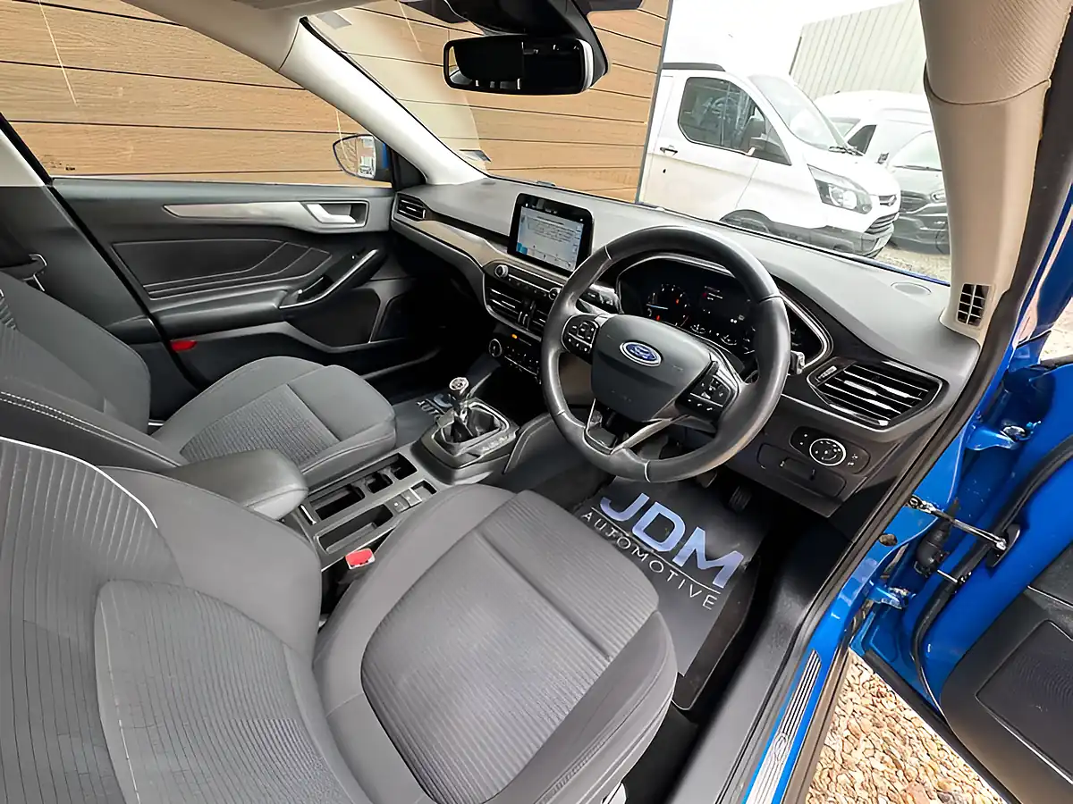 Used 2019 Ford Focus Titanium Blue - Interior and Exterior details 13