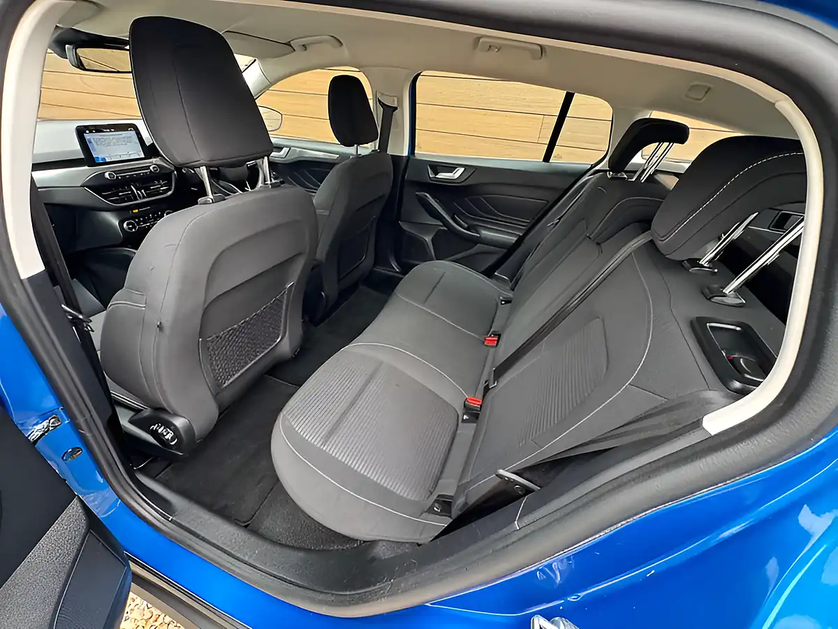 Used 2019 Ford Focus Titanium Blue - Interior and Exterior details 20