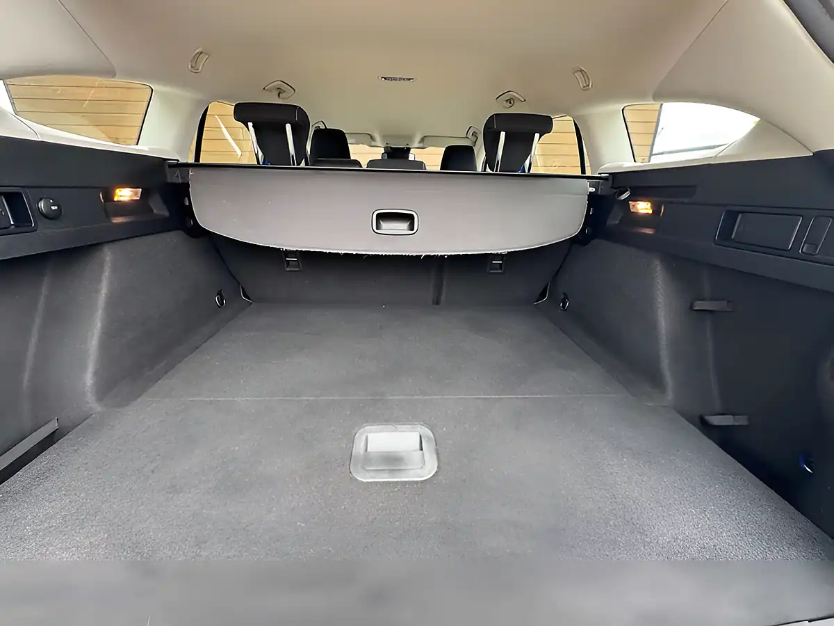 Used 2019 Ford Focus Titanium Blue - Interior and Exterior details 5