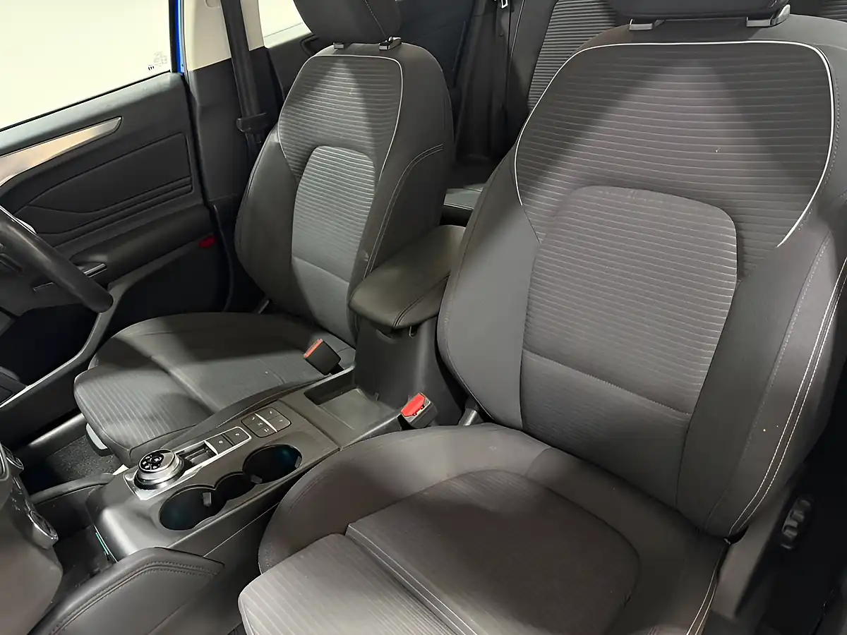 Used 2019 Ford Focus Titanium Blue - Interior and Exterior details 11