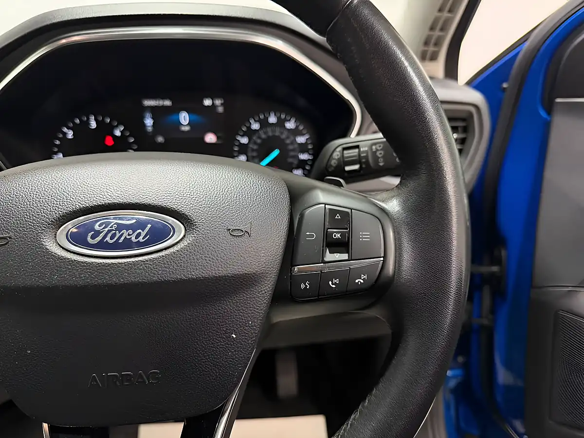 Used 2019 Ford Focus Titanium Blue - Interior and Exterior details 13