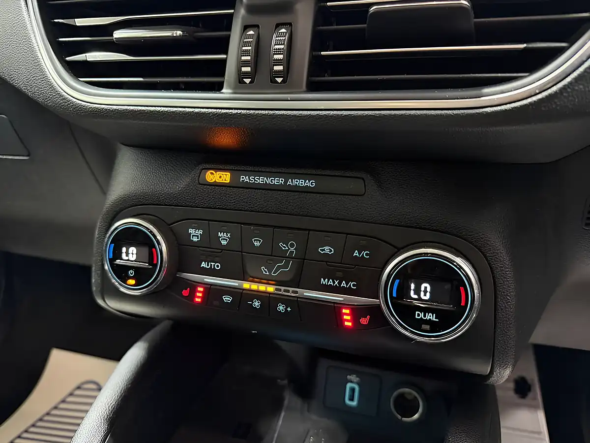 Used 2019 Ford Focus Titanium Blue - Interior and Exterior details 16