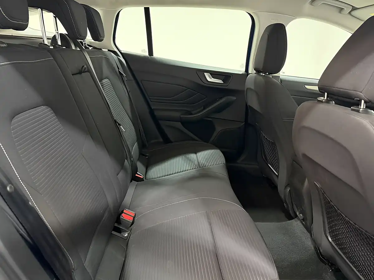 Used 2019 Ford Focus Titanium Blue - Interior and Exterior details 18