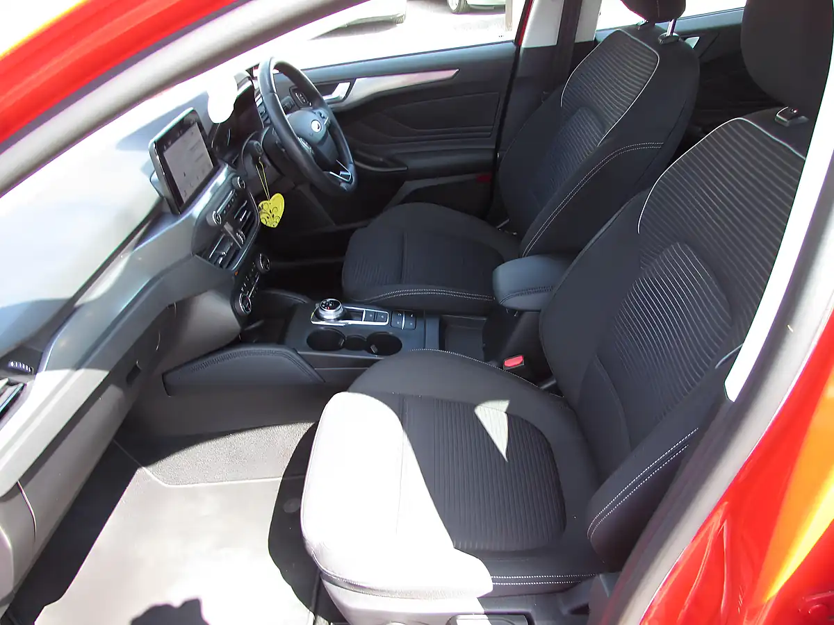 Used 2019 Ford Focus Titanium Red - Interior and Exterior details 10