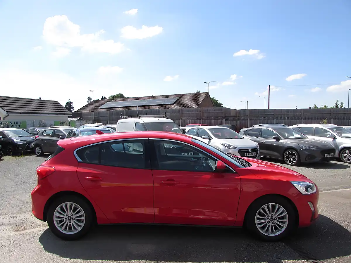 Used 2019 Ford Focus Titanium Red - Interior and Exterior details 8