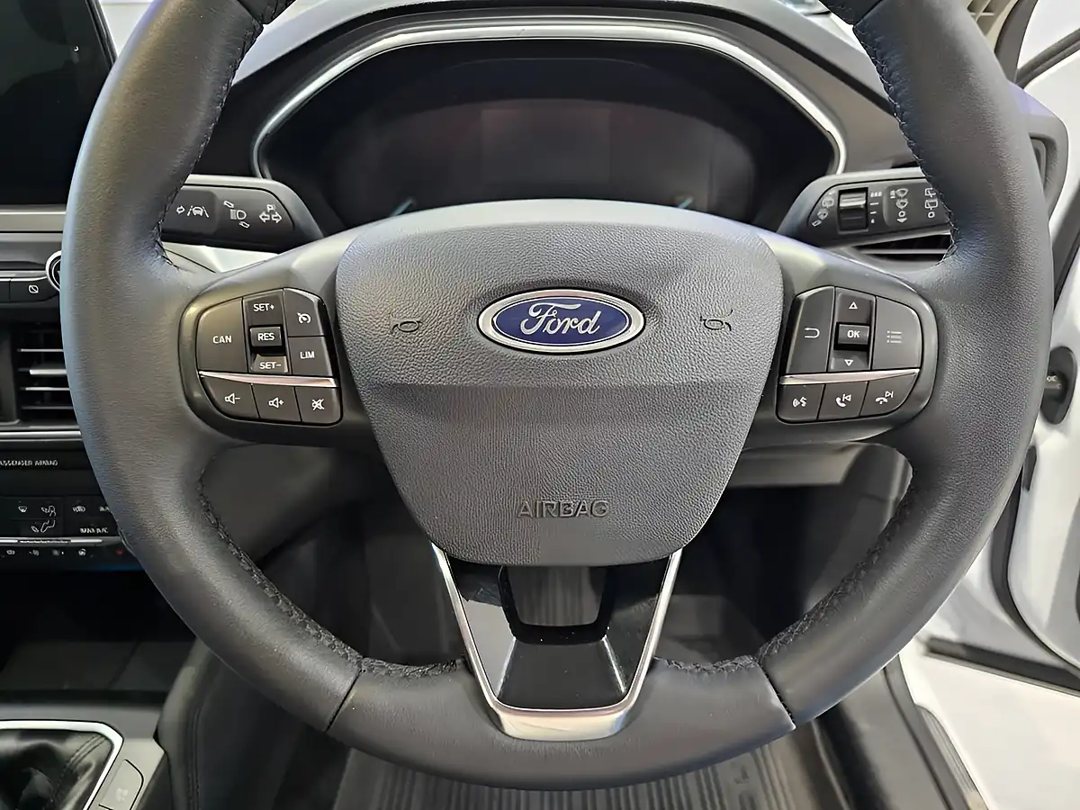 Used 2019 Ford Focus Titanium White - Interior and Exterior details 13