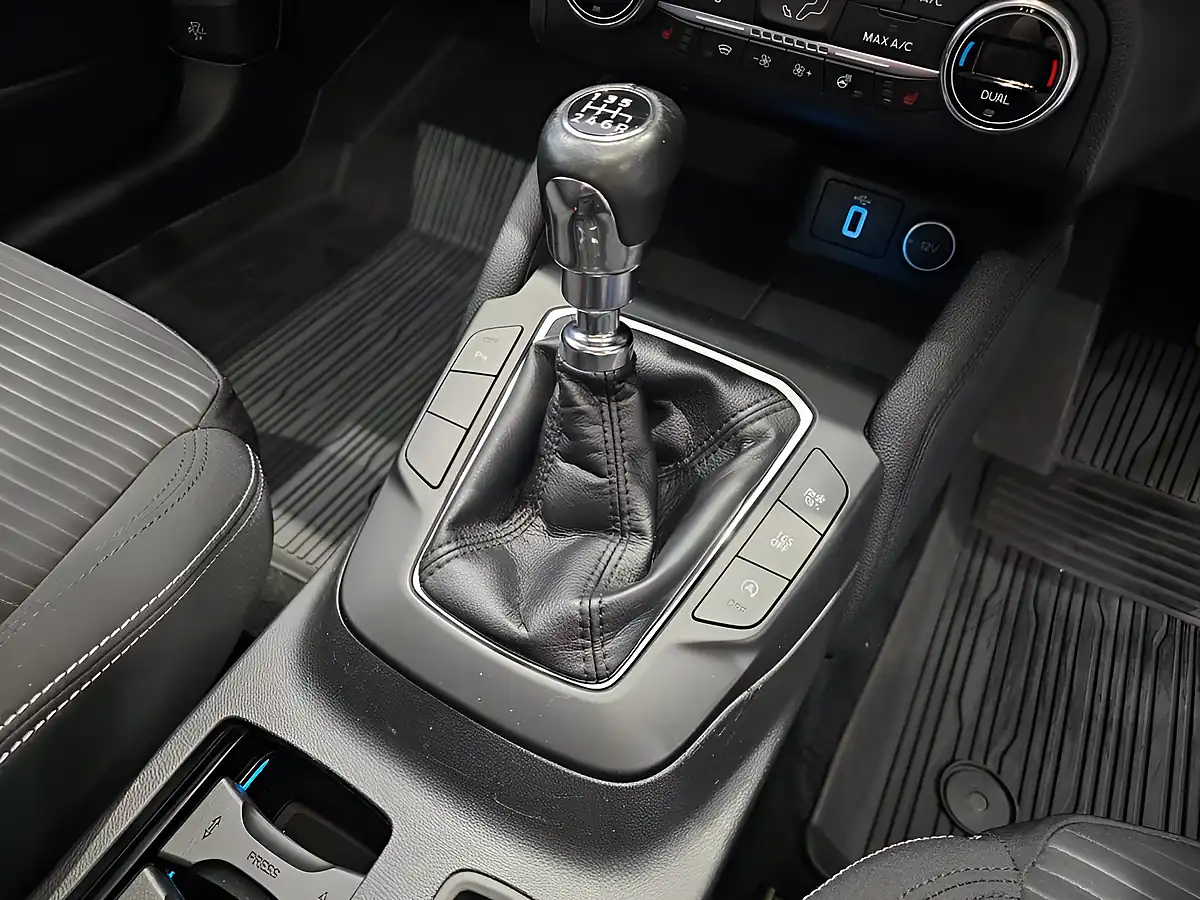 Used 2019 Ford Focus Titanium White - Interior and Exterior details 14