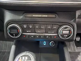 Used 2019 Ford Focus Titanium White - Interior and Exterior details 16