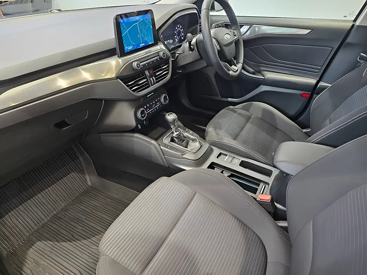 Used 2019 Ford Focus Titanium White - Interior and Exterior details 17