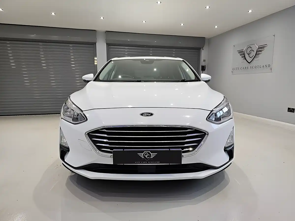 Used 2019 Ford Focus Titanium White - Interior and Exterior details 2