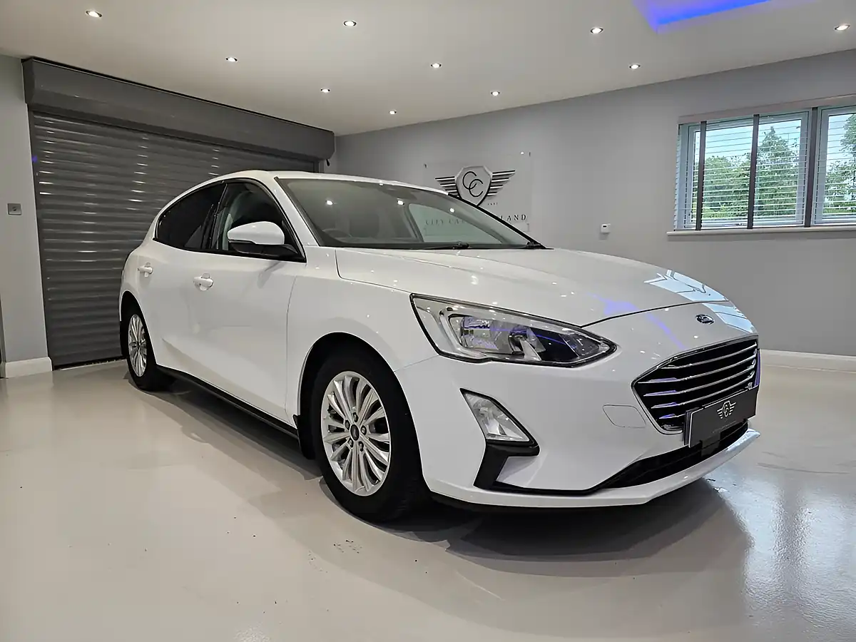 Used 2019 Ford Focus Titanium White - Interior and Exterior details 3