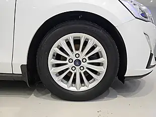 Used 2019 Ford Focus Titanium White - Interior and Exterior details 8