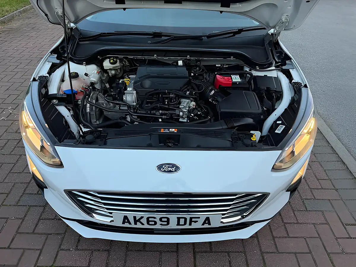 Used 2019 Ford Focus Titanium White - Interior and Exterior details 12