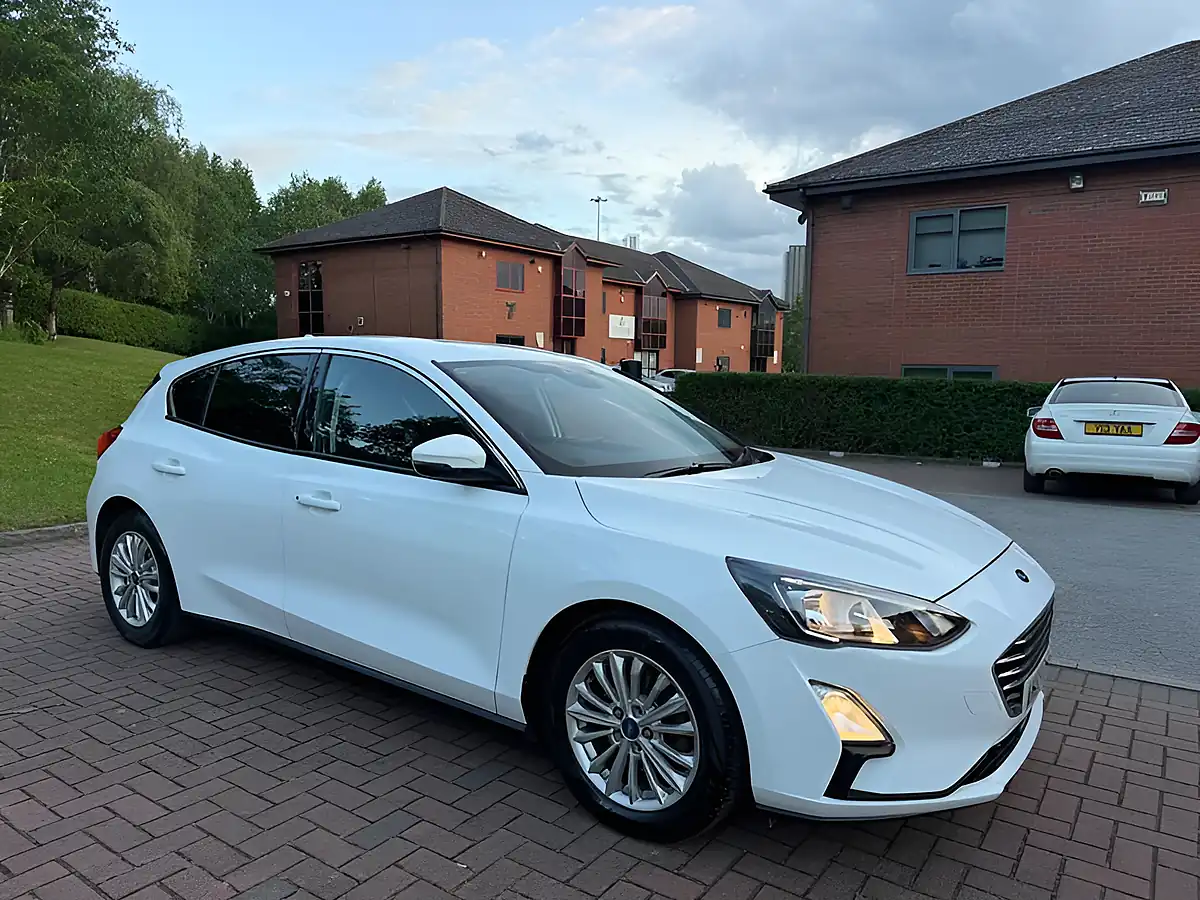Used 2019 Ford Focus Titanium White - Interior and Exterior details 5