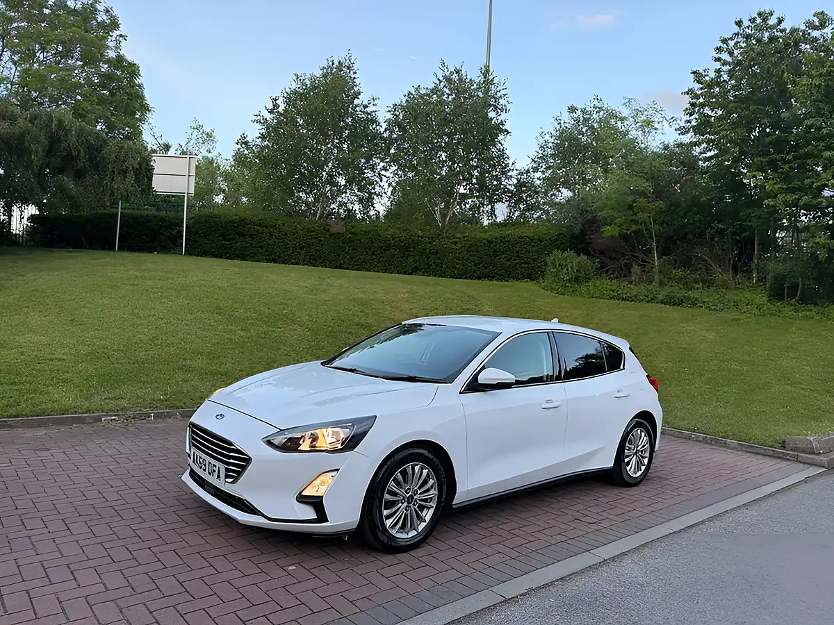 Used 2019 Ford Focus Titanium White - Interior and Exterior details 7