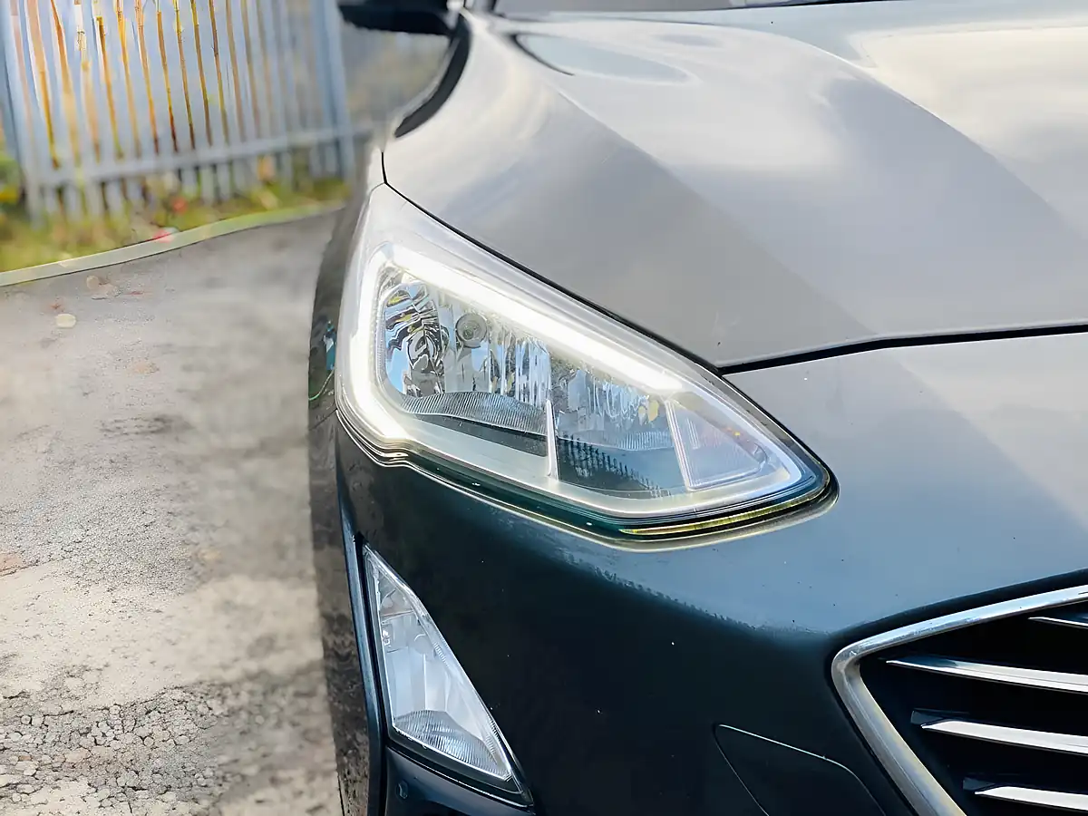 Used 2019 Ford Focus Titanium X Grey - Interior and Exterior details 11